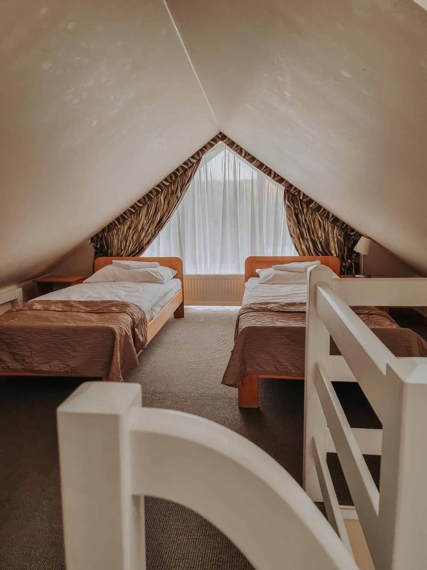 Pokoje Hotelowe Azyl Конты-Вроцлавске Экстерьер фото